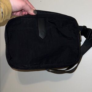 Thirty-One women’s belt bag/sling bag